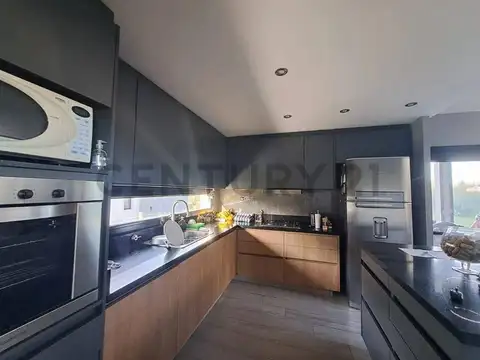 Casa 4 ambientes con 3 baños