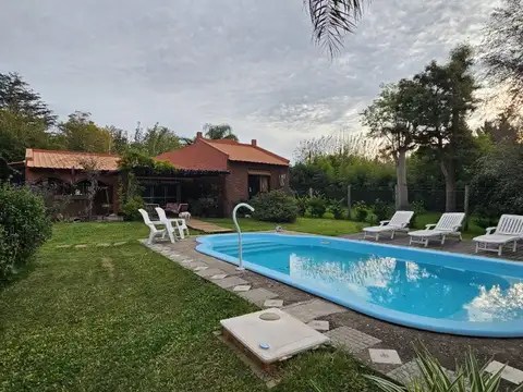 Casa 5 ambientes con 2 baños
