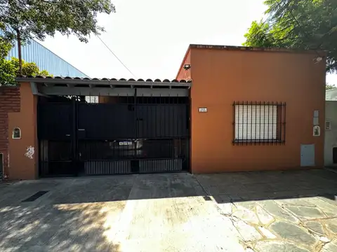 AMPLIA CASA MULTIFAMILIAR SOBRE LOTE DE 8,66X37 
