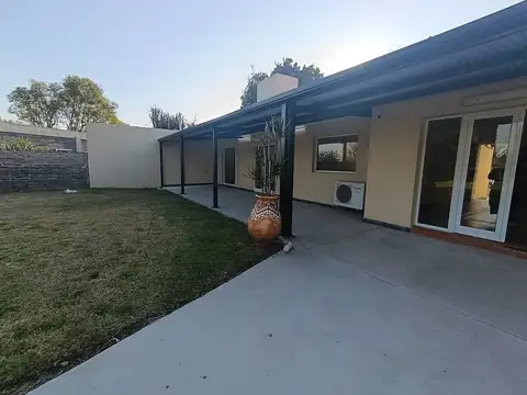 Casa 5 ambientes con 3 baños