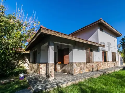 Casa en venta 3 dormitorios con pileta en City Bell 459 e/ 21c y 21d