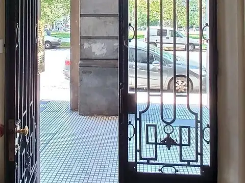 Oficina 5 ambientes con 2 baños