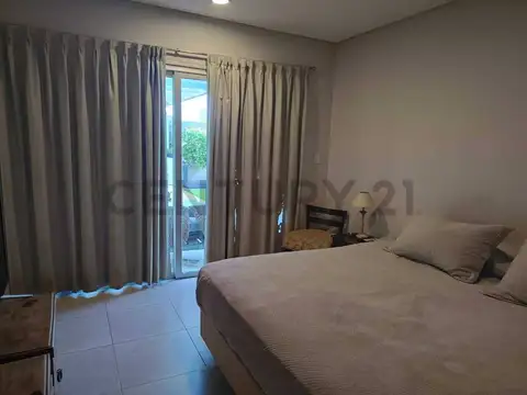 EXCEPCIONAL CASA EN BARRIO LA BASTILLA. APTA CRÉDITO! EN BOULEVARD PRINCIPAL! ID: 360018