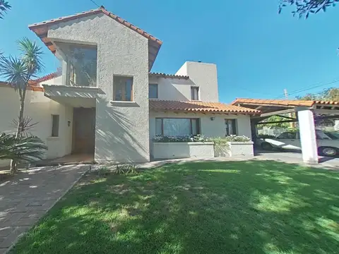 Casa 10 ambientes con 5 baños