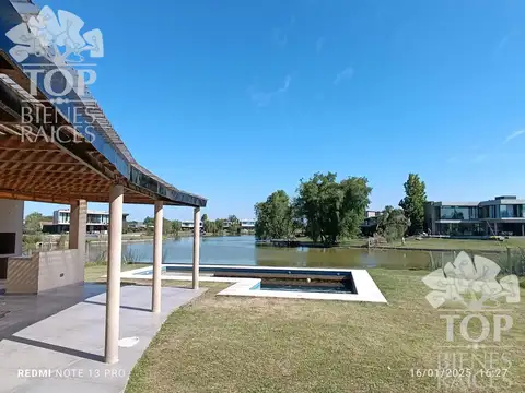 Casa en Alquiler con 1 cochera