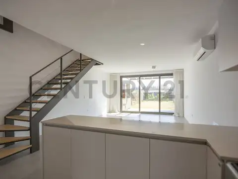 Moderno Townhouse en Oliden Joven, Del Viso – Barrio privado con amenities y cochera