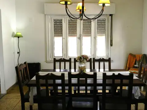 Depto Tipo Casa 5 ambientes con 2 baños