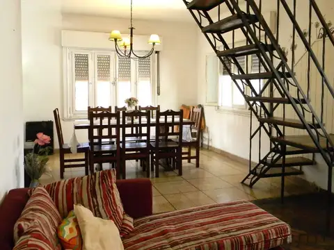 Depto Tipo Casa en Venta de 5 ambientes