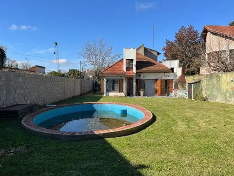 CASA 4 AMB VENTA  - PERMUTA  PARQUE ING. SOURDEAUX