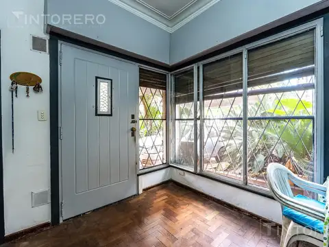 Venta Casa 5amb con Parque y Pileta Castelar Centro