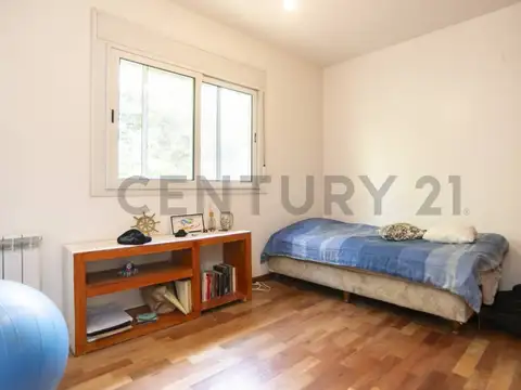 Casa en venta en Gonnet tipo duplex de 2 dormitorios