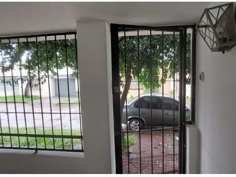 CASA EN VENTA UN DORMITORIO MAS COMODÍN