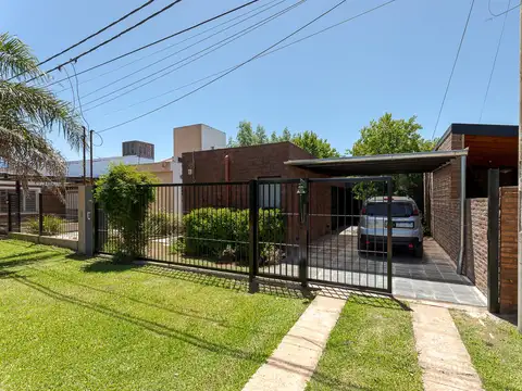 VENTA CASA DE DOS DORMITORIOS Y PILETA EN IBARLUCEA