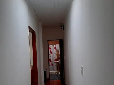 Casa 8 ambientes con 2 baños