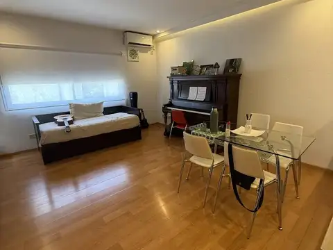 M De Sarratea 303 , Piso 1