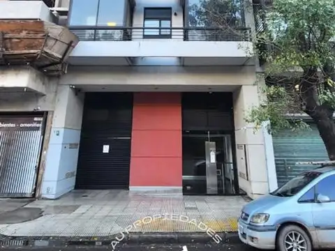 Sin muebles - Excelente 2 amb. con cochera