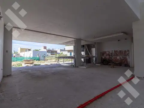 Casa 7 ambientes con 2 baños