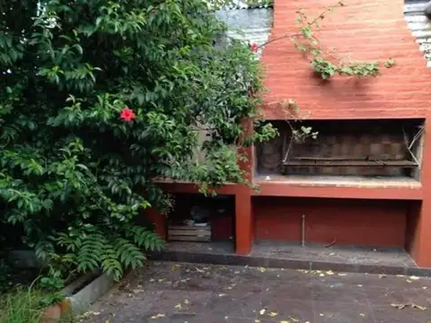 Casa 5 ambientes con 4 baños