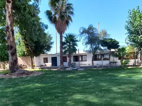 CASA QUINTA + SALON COMERCIAL. PISCINA -Guaymallén