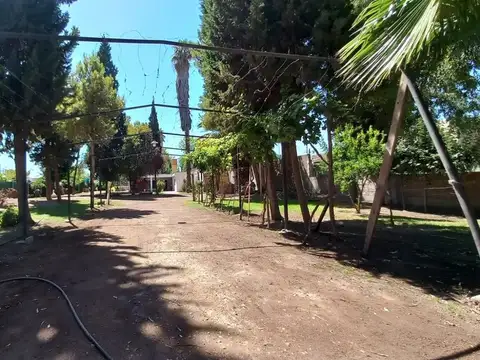 CASA QUINTA + SALON COMERCIAL. PISCINA -Guaymallén