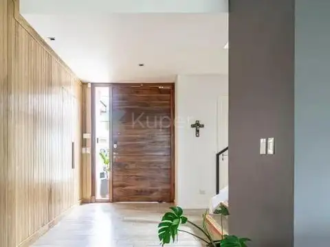 Casa 4 ambientes con 4 baños