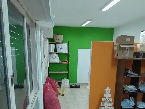 Local en Alquiler Via Pública