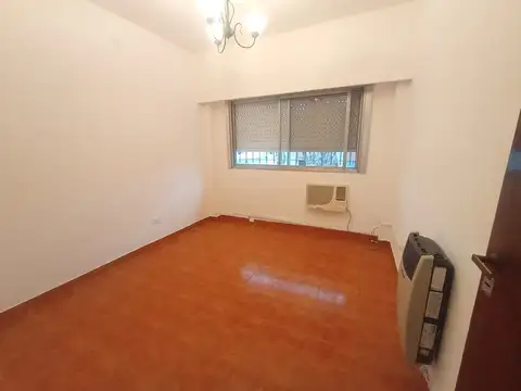 Muy buena casa en planta de alta de 3 dormitorios