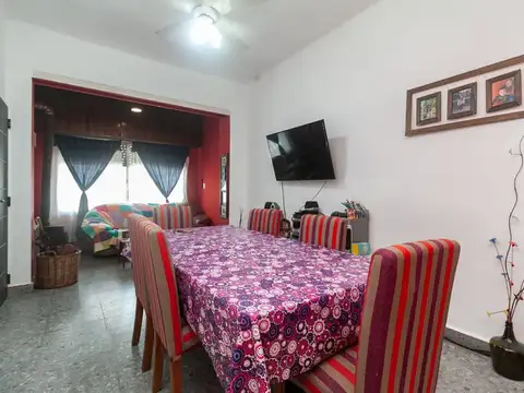 VENTA CASA 4 AMB CON PILETA Y GARAGE