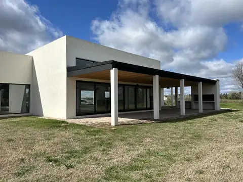 Alquiler Casa 4 dormitorios con terreno de 1,5 hectares, Las Vizcachas chacras -