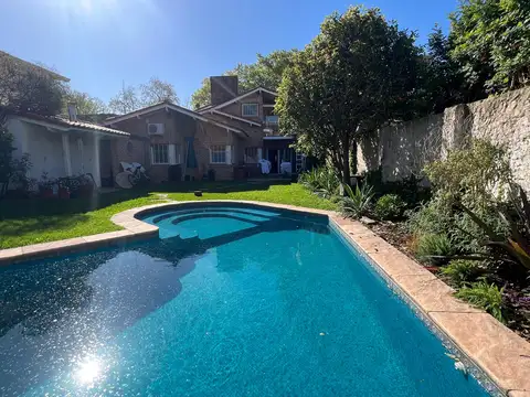 Casa en venta en La Lucila-Vias/Maipu