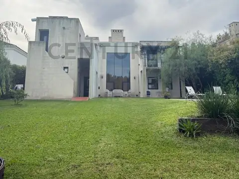 Casa en Venta con 4 cocheras