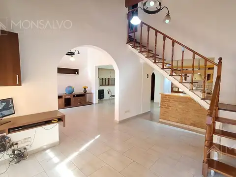 Casa en Venta con 2 cocheras