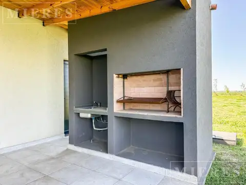 Casa en venta sobre lote interno en Puertos Barrio Riberas