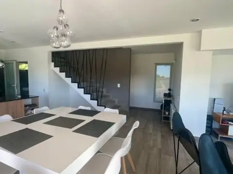 Casa 4 ambientes con 3 baños