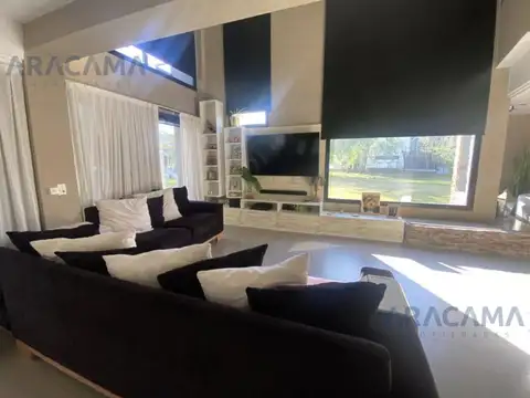 Casa 6 ambientes con 3 baños