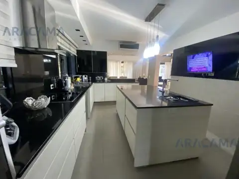 Casa en Venta de 5 dormitorios