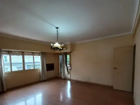 Departamento de 3 amb. con cochera cubierta en venta en Ramos Mejia Norte - APTO PROFESIONAL