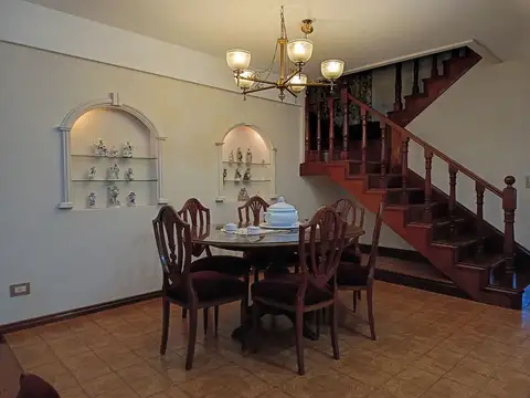VENTA CASA 4 AMB.+ PROPIEDAD DE 3 AMB.