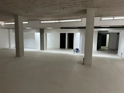 Oficina en Alquiler con 1 cochera