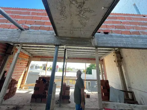 Cocheras en construccion en Barrio Candioti Norte