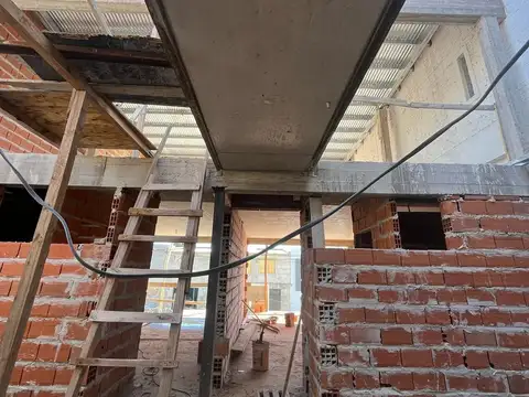 COCHERAS EN COSTRUCCIÓN.