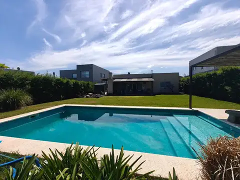 Casa en venta Santa Guadalupe Pilar del Este