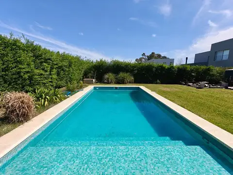 Casa en Venta en Pilar del Este - Santa Guadalupe, USD 180.000