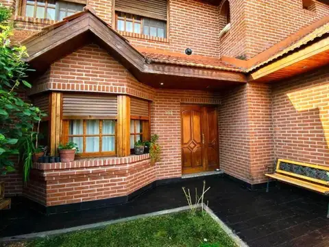 Casa 5 ambientes en venta - City Bell, 472 e/ 14a y 14b
