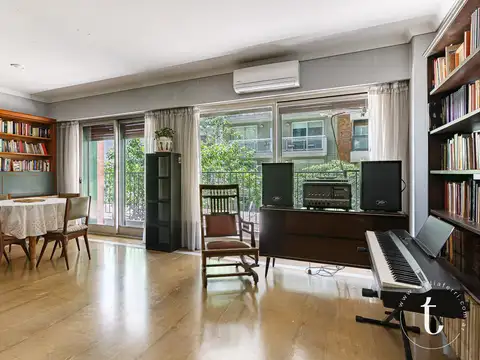 Cuatro Ambientes con Balcón y Terraza. Cochera Fija   Baulera