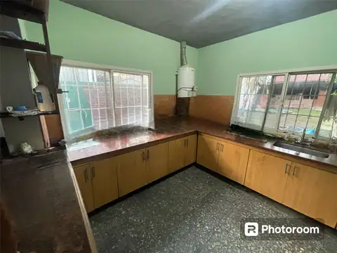 Casa 4 ambientes con 2 baños