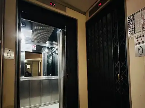 VENTA OFICINA 4 AMBIENTES MONSERRAT AL FRENTE