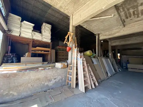 Local Galpón Comercial 340 m2 con oficina + departamento tipo 4 ambientes con quincho
