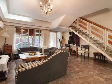 Venta casa 5 amb. Monte Castro Patio Terraza Coch.