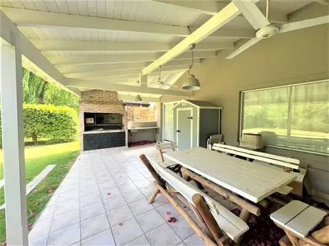 Casa en Venta con 3 cocheras